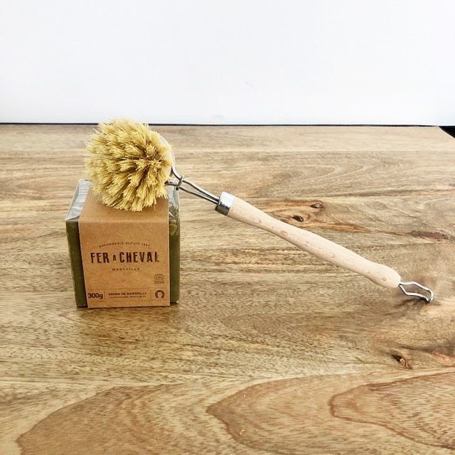 KIT | Savon de Marseille 300 ou 600 G et sa brosse vaisselle laiton ou fibre