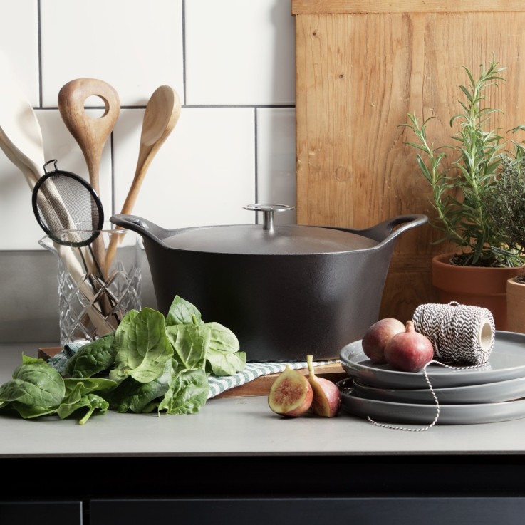 Cocotte ronde 20 cm en fonte émaillée noire (1,6L)