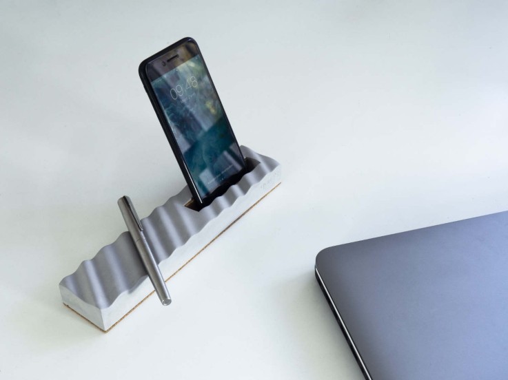 Support téléphone et stylos en béton Onde