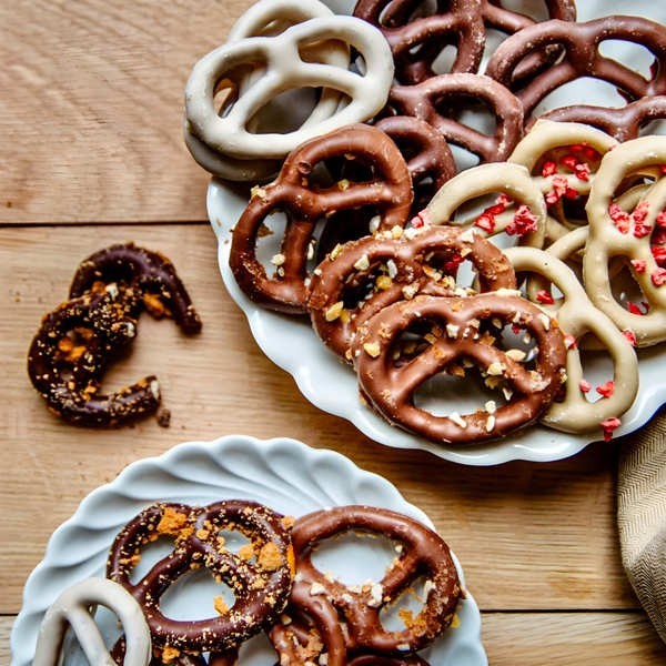 Bretzels chocolat au lait - Eclats de caramel - Boîte de 100g