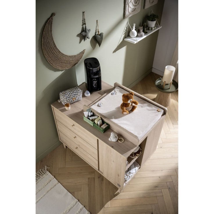 Commode-îlot bébé avec plan à langer décor bois chêne suave avec rangements 3 faces - roulettes incluses