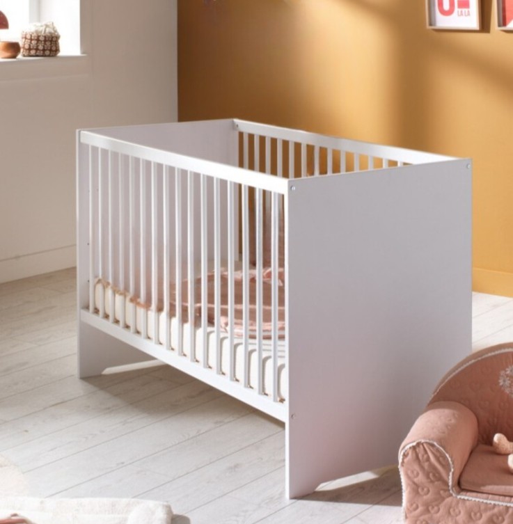 Lit bébé 120x60 avec têtes de lit panneaux laquées blanc et sommier réglable