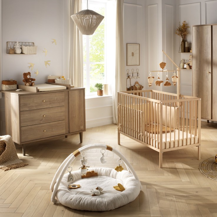 Lit bébé tout barreaux en bois matelas inclus