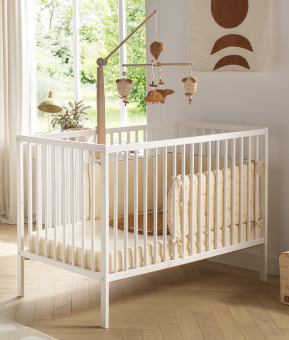 Lit bébé tout barreaux en bois