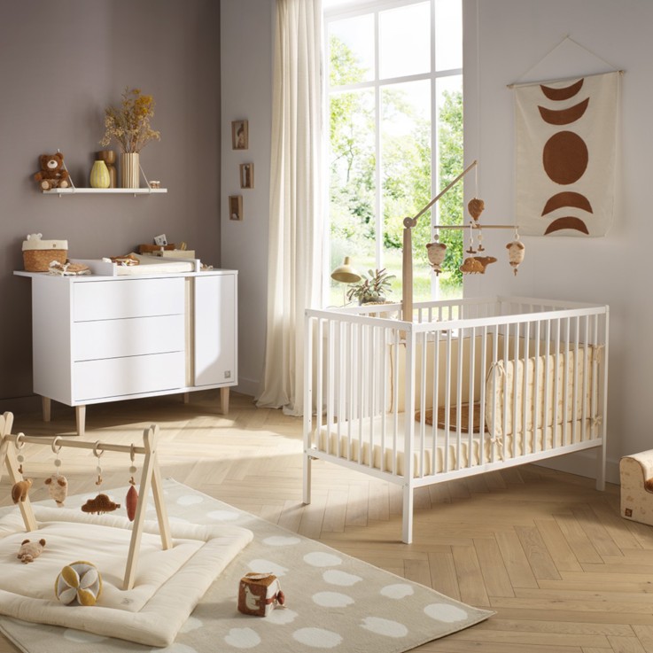 Lit bébé tout barreaux en bois