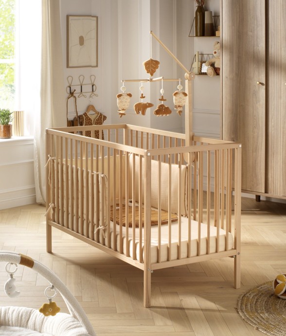 Lit bébé tout barreaux en bois