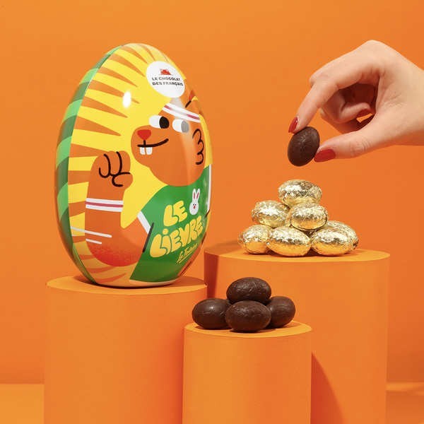Œuf métal le Lièvre et la Tortue garni de petits œufs au chocolat noir fourré - Œuf métal de 225g