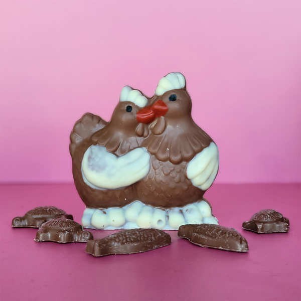 Poules câlines et fritures de Pâques en chocolat au lait - Le sachet de 100g