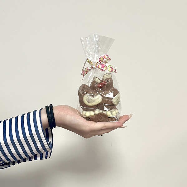 Poules câlines et fritures de Pâques en chocolat au lait - Le sachet de 100g