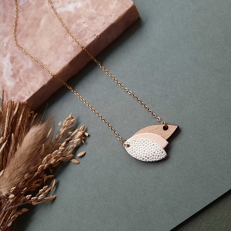 Collier CHOUCHOU Ivoire en bois et cuir