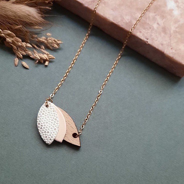 Collier CHOUCHOU Ivoire en bois et cuir