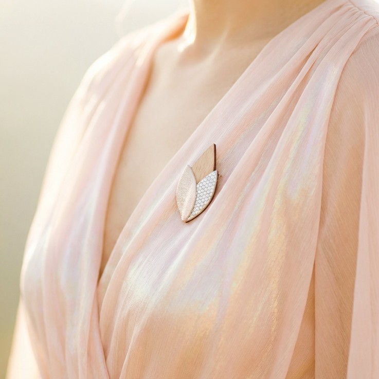 Broche en bois TULIPE Glacial