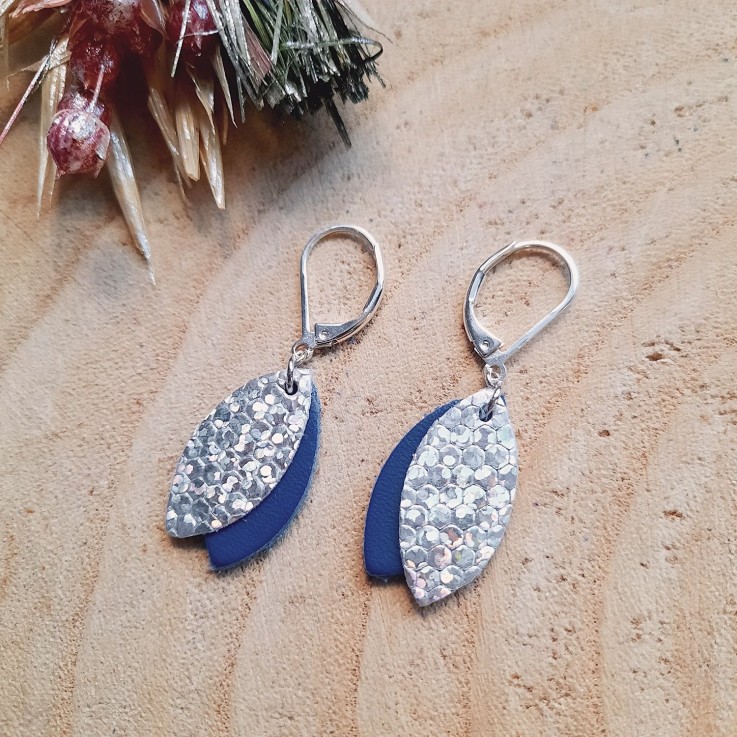 Boucles d’oreilles minimalistes LOULOU Bleu Klein