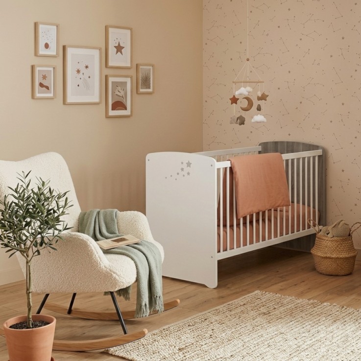 Lit bébé à barreaux en bois