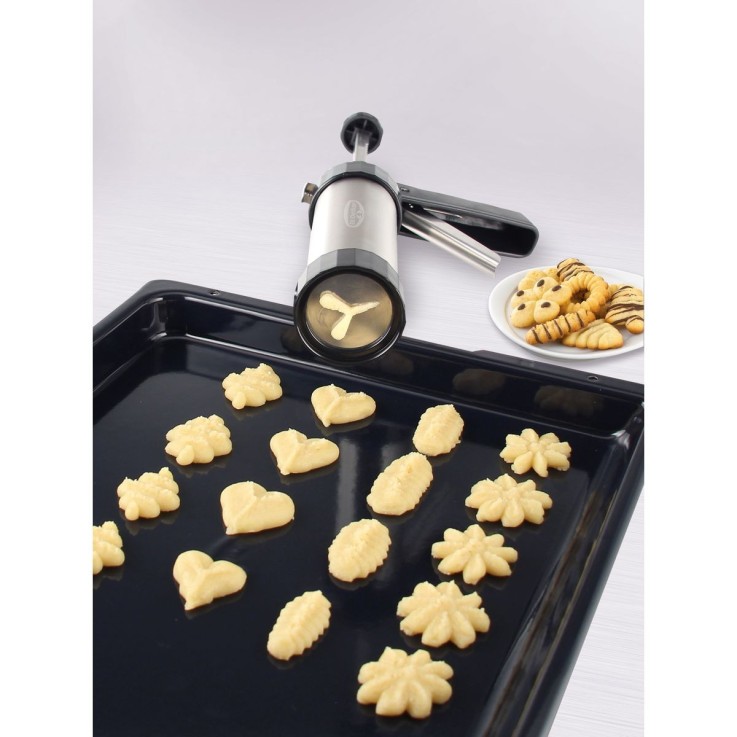Presse-biscuit et 12 disques de motifs Dr.Oetker Baker Edition