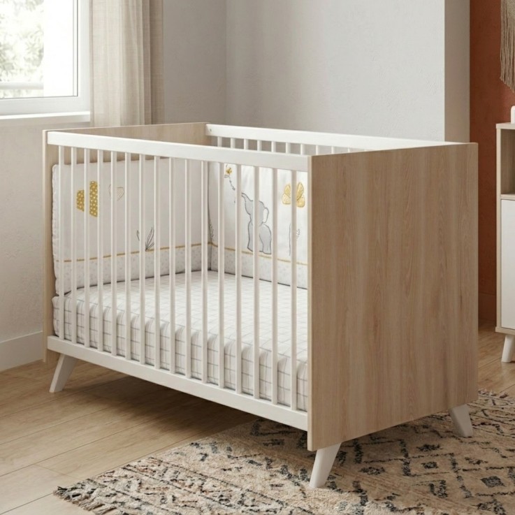 Lit bébé sur pieds en bois
