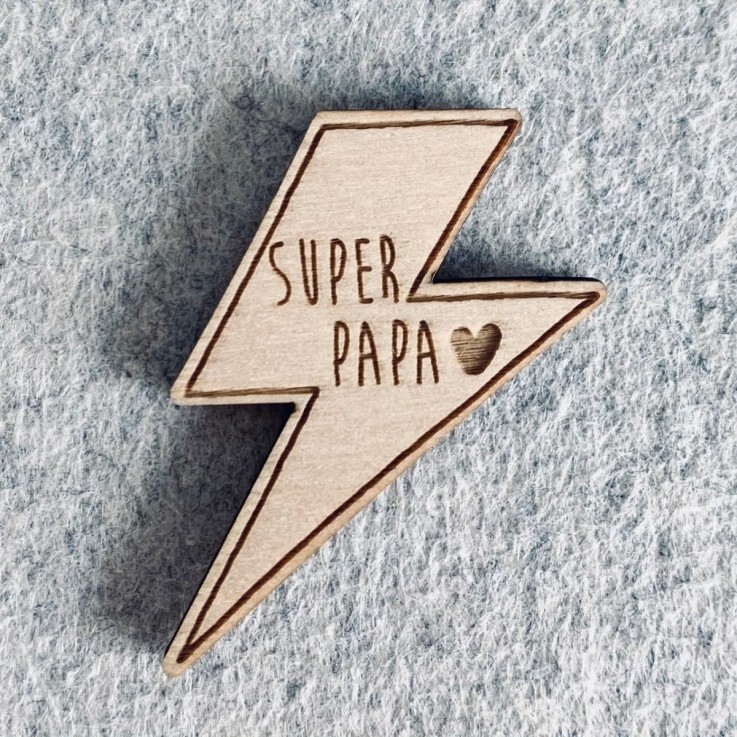 Pin's en bois - Super papa