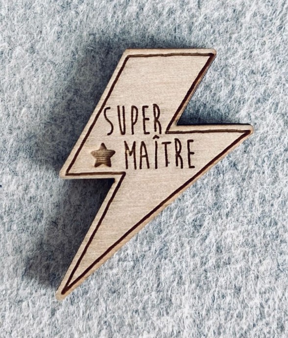 Pin's en bois - Super maître