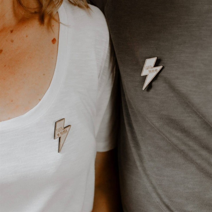 Pin's en bois - Super maman