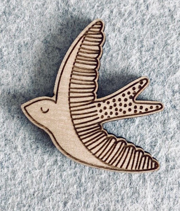 Pin's en bois - Hirondelle