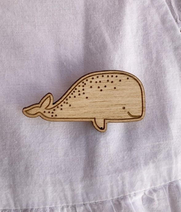 Broche en bois - Baleine