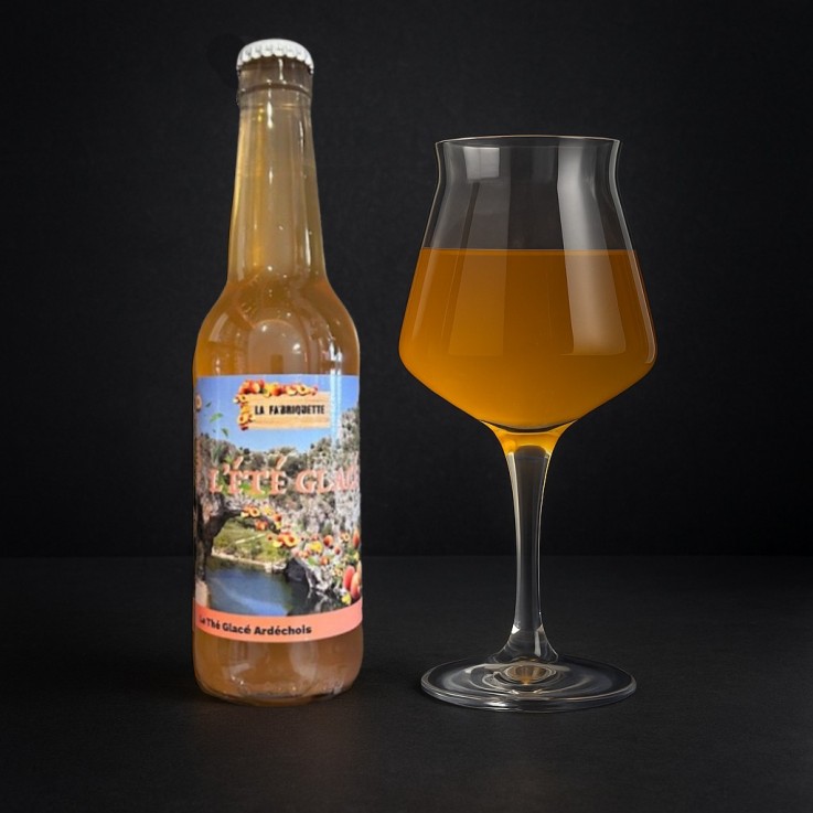 Thé glacé à la pêche