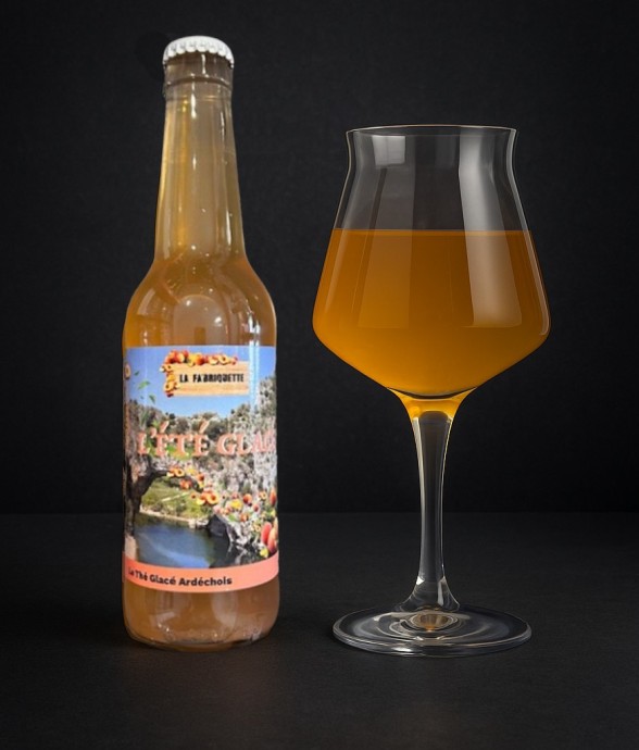 Thé glacé à la pêche