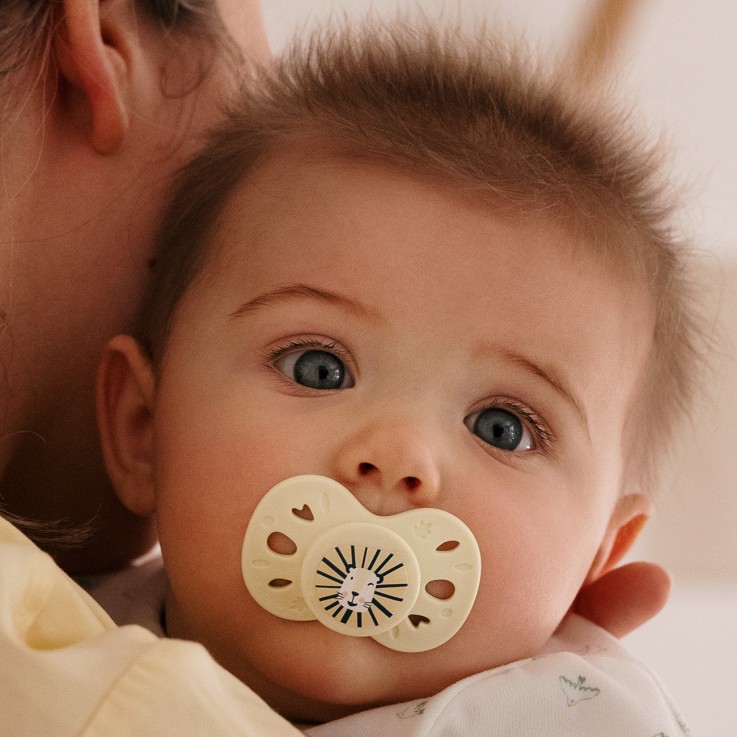 Sucette anatomique blanc et jaune
