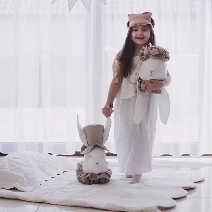 Trophée mural madame lapine en lin – décoration chambre bébé enfant