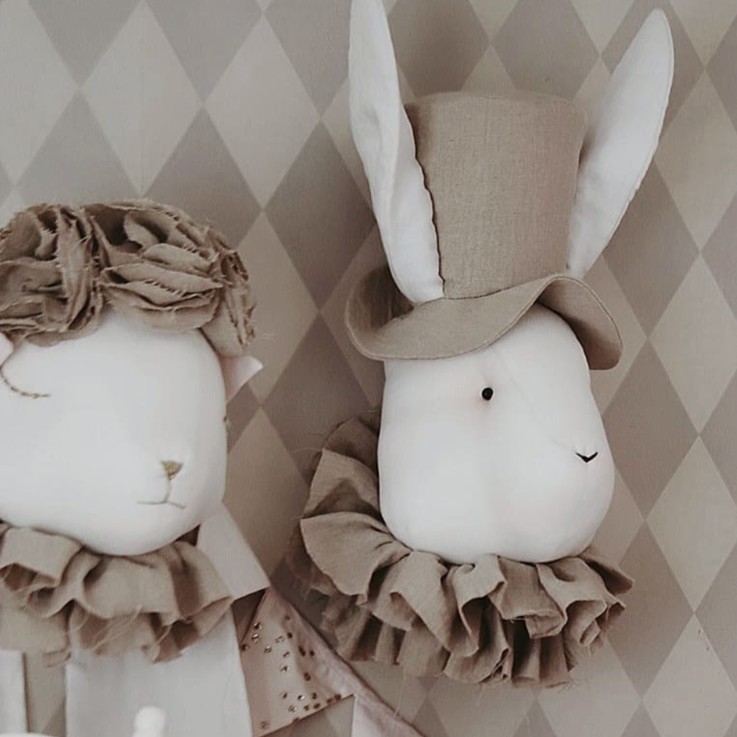 Trophée mural madame lapine en lin – décoration chambre bébé enfant