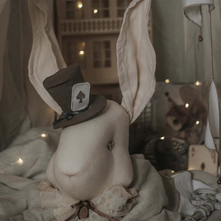 Trophée mural Lapin Pays des Merveilles en lin – décoration chambre bébé enfant