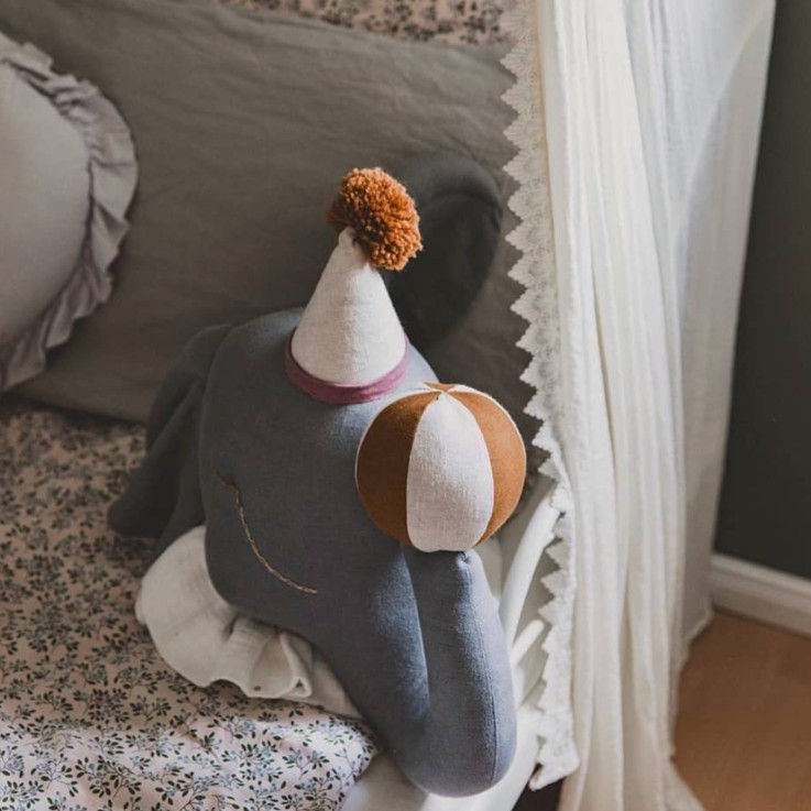 Trophée mural Éléphant gris en lin – décoration chambre bébé enfant