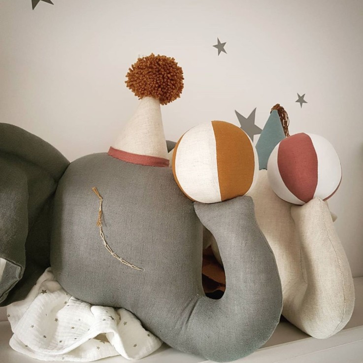 Trophée mural Éléphant gris en lin – décoration chambre bébé enfant