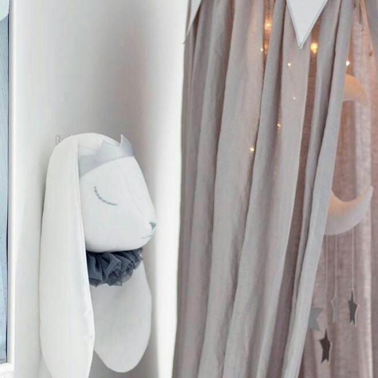 Trophée mural lapin prince en velours – décoration chambre bébé enfant