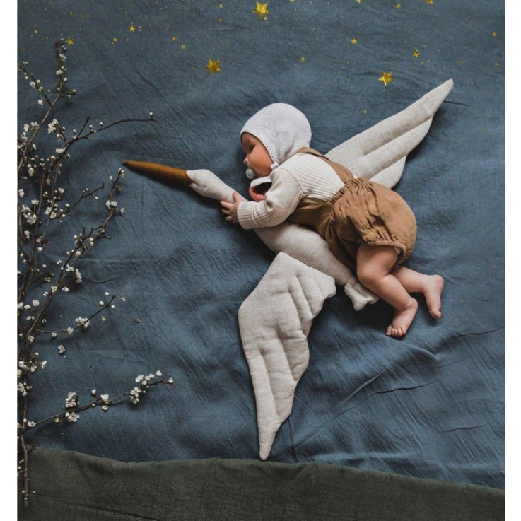 Trophée mural Cigogne en lin beige – décoration chambre bébé enfant