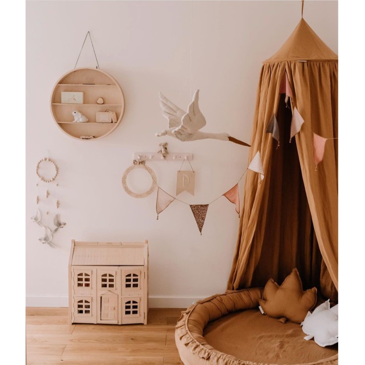 Trophée mural Cigogne en lin beige – décoration chambre bébé enfant