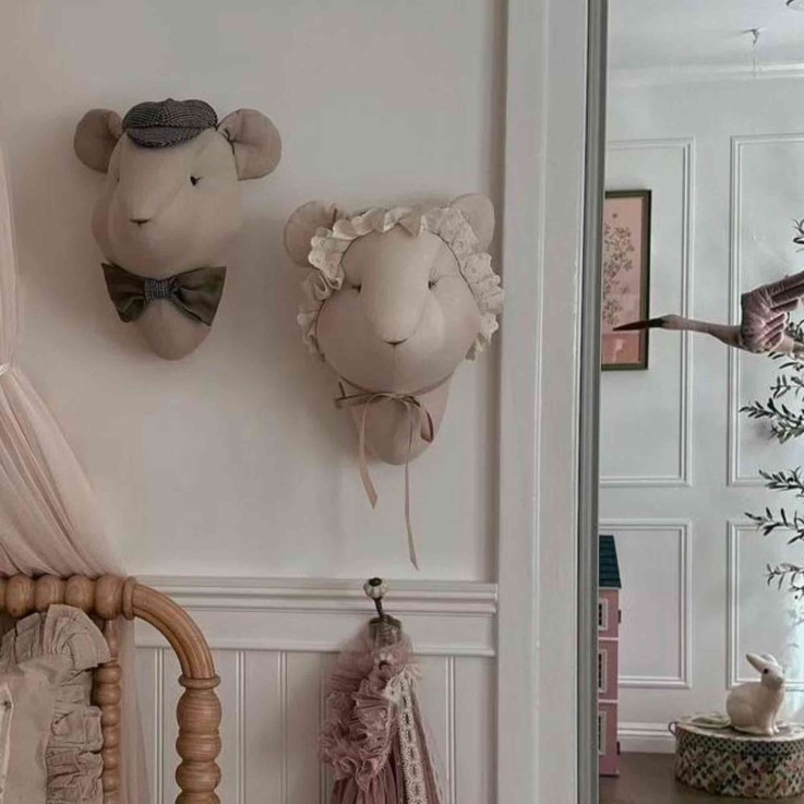Trophée mural Souris Edouard en lin – décoration chambre bébé enfant