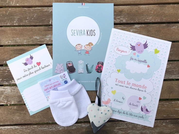 Pack cadeau naissance avec moufles anti-griffures