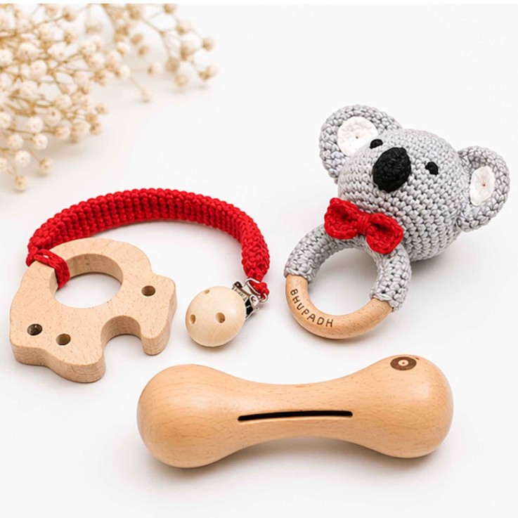 Coffret de 3 hochets en coton et bois naturel