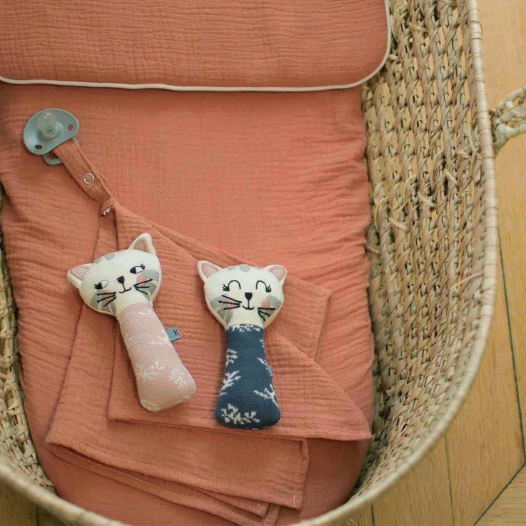 Hochet tricoté en coton bio, Chaton