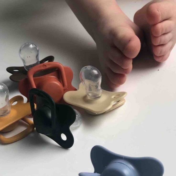 Lot de 2 sucettes anatomique en silicone 6 mois et +
