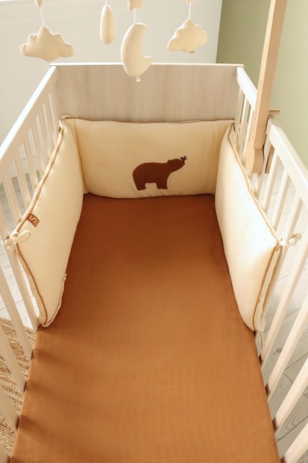 Lit bébé 120x60 sur pieds - décor bois hêtre cendré