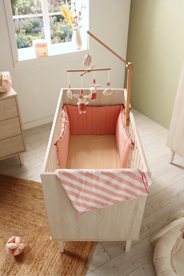 Lit bébé 120x60 sur pieds - décor bois hêtre cendré