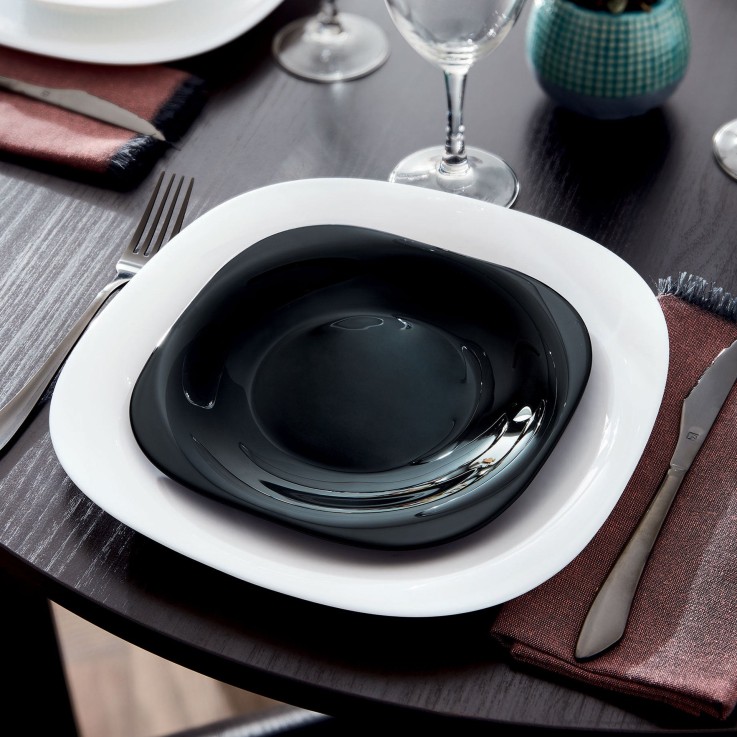 6 assiettes noires 21 x 19,6 cm -CARINE