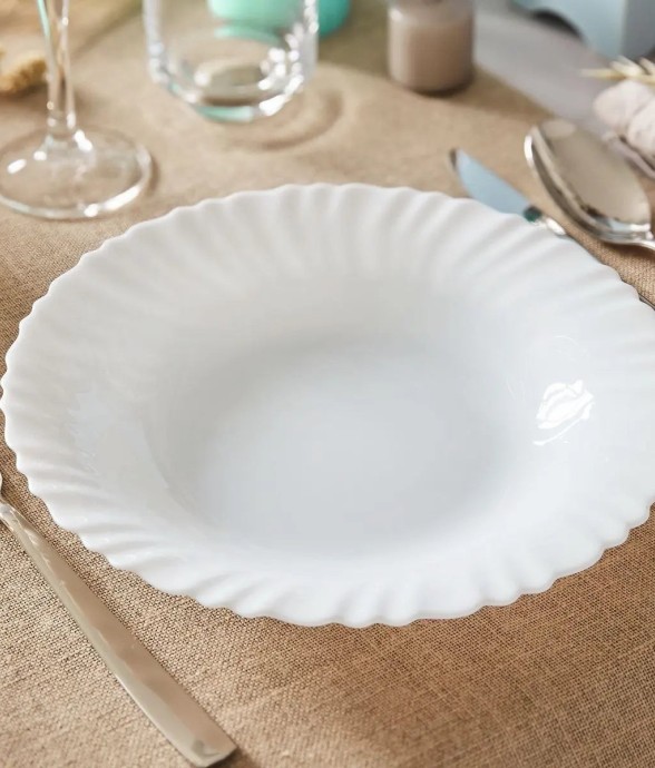 6 assiettes creuses...