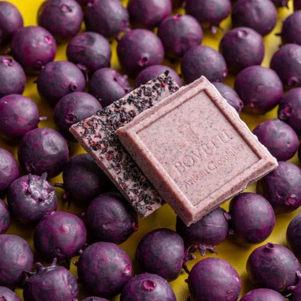 Tablette bio Cassis lover - Chocolat blanc et éclats de cassis - Tablette de 80g