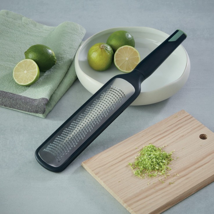 Râpe à main fine avec étui de protection en inox