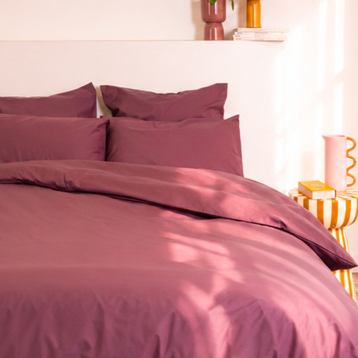 Parure de lit unie prune en percale de coton bio, taies carrées, LES ESSENTIELS