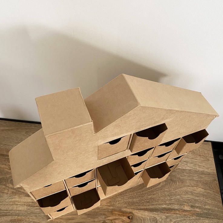 Cal.l'Avent Maison,p.mâché FSC Rec.100%, kraft, 36x6,5x40cm