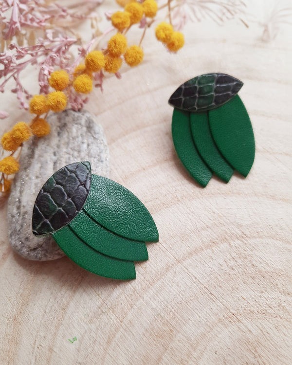 Boucles d'Oreilles Dahlia en bois et cuir recyclé